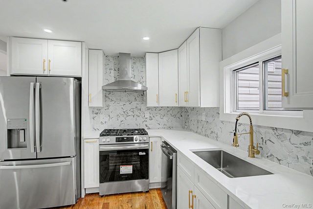 19 West side Avenue, Bay Shore, NY 11706