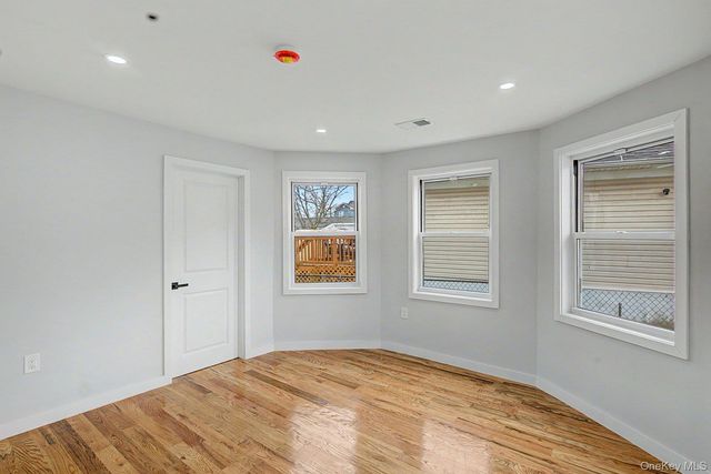 19 West side Avenue, Bay Shore, NY 11706