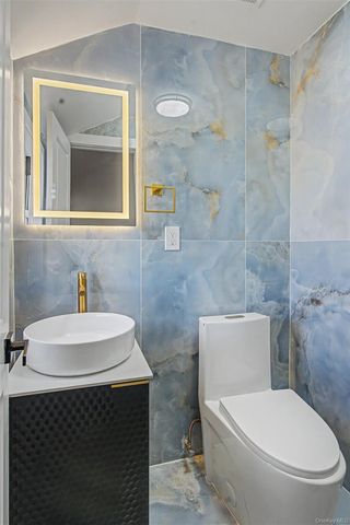 19 West side Avenue, Bay Shore, NY 11706