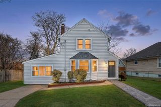 19 West side Avenue, Bay Shore, NY 11706
