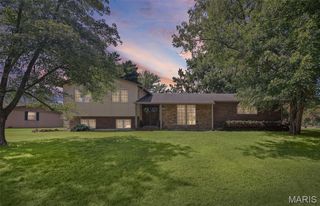 190 Sandy Shore Dr, Granite City, IL 62040