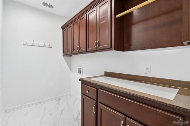 2441 E 8th Avenue, Mission, TX 78572