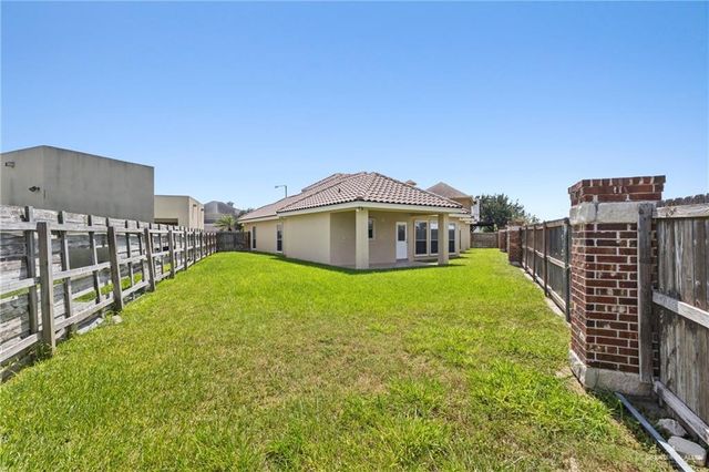 2441 E 8th Avenue, Mission, TX 78572