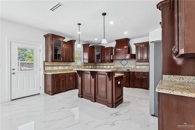 2441 E 8th Avenue, Mission, TX 78572