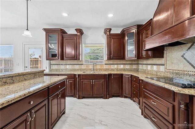 2441 E 8th Avenue, Mission, TX 78572