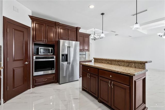 2441 E 8th Avenue, Mission, TX 78572
