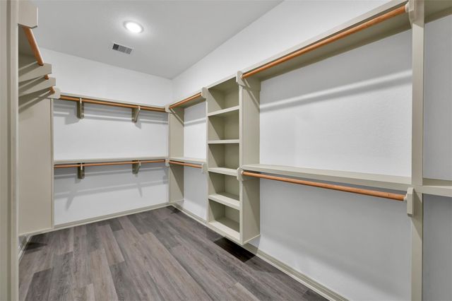 4 Hanover Ln, Panorama Village, TX 77304