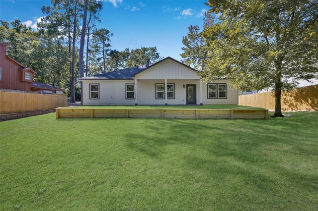 4 Hanover Ln, Panorama Village, TX 77304
