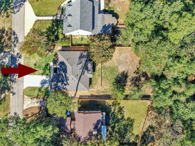 4 Hanover Ln, Panorama Village, TX 77304