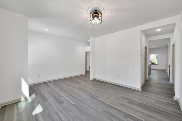 4 Hanover Ln, Panorama Village, TX 77304