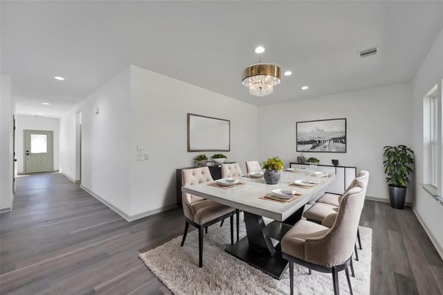 4 Hanover Ln, Panorama Village, TX 77304