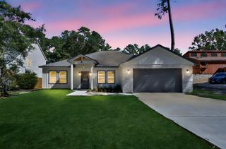 4 Hanover Ln, Panorama Village, TX 77304