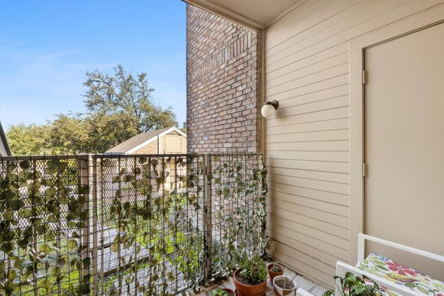 3550 Country Square Drive 111, Carrollton, TX 75006