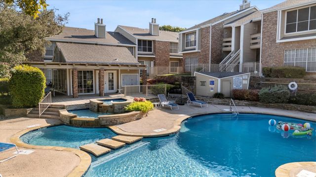 3550 Country Square Drive 111, Carrollton, TX 75006
