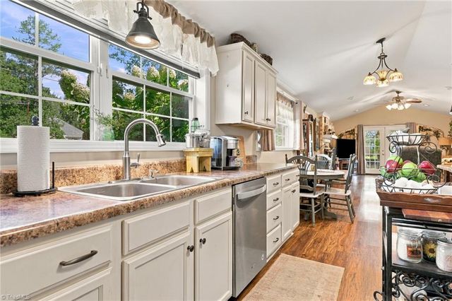 516 Old Embler Road, Thomasville, NC 27360