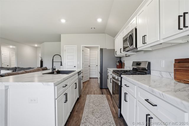 29217 E 78th Street S, Broken Arrow, OK 74014