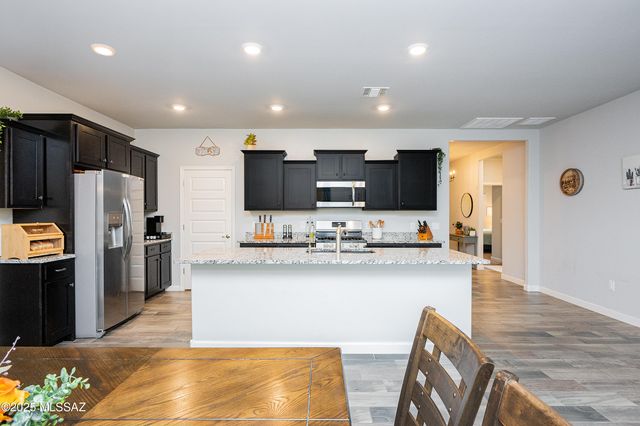 223 W Sg Posey Street, Vail, AZ 85641