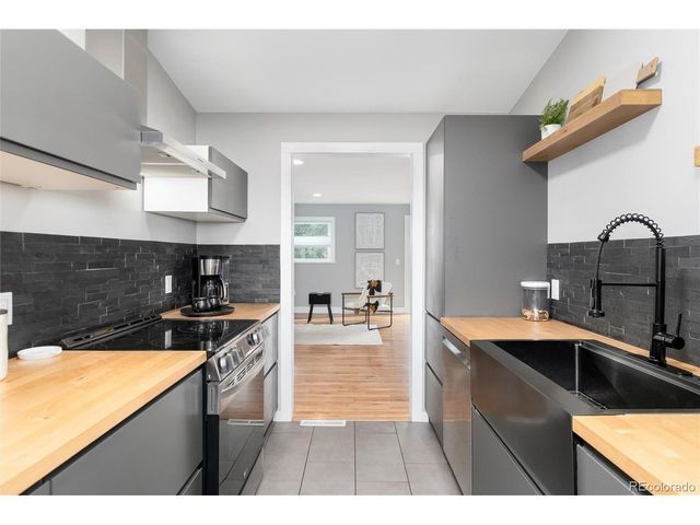 5819 W Elmhurst Dr, Littleton, CO 80128