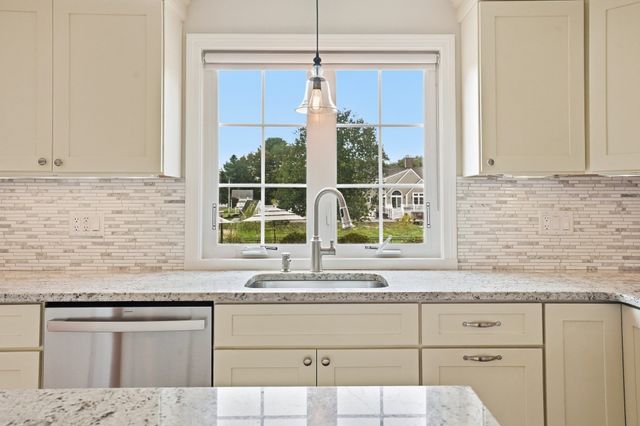 6 Turner Dr, North Reading, MA 01864
