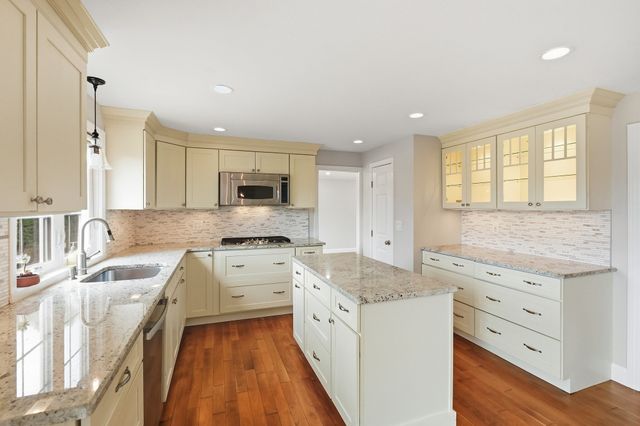 6 Turner Dr, North Reading, MA 01864