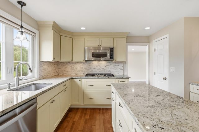 6 Turner Dr, North Reading, MA 01864
