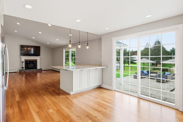 6 Turner Dr, North Reading, MA 01864