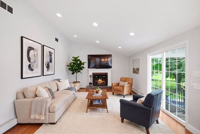6 Turner Dr, North Reading, MA 01864