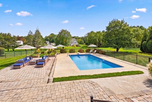 6 Turner Dr, North Reading, MA 01864