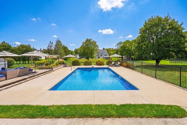 6 Turner Dr, North Reading, MA 01864