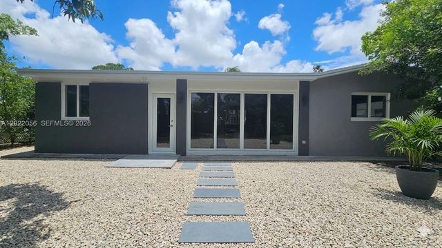 6841 SW 1st Ct, Pembroke Pines, FL 33023