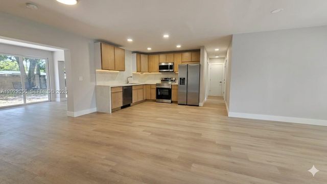 6841 SW 1st Ct, Pembroke Pines, FL 33023