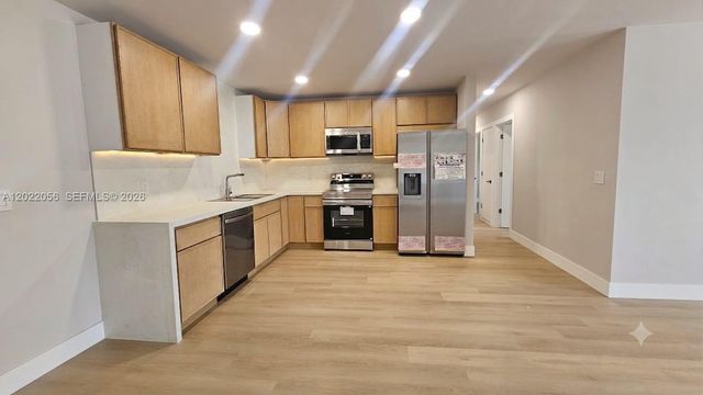 6841 SW 1st Ct, Pembroke Pines, FL 33023