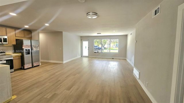 6841 SW 1st Ct, Pembroke Pines, FL 33023