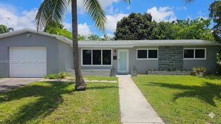 6841 SW 1st Ct, Pembroke Pines, FL 33023