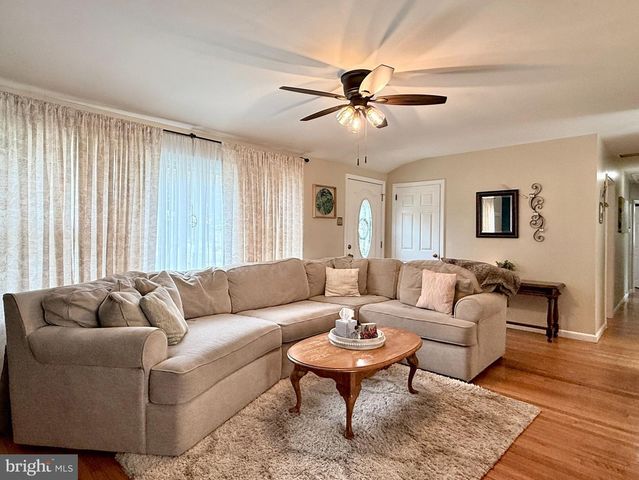618 7TH AVE, Lindenwold, NJ 08021