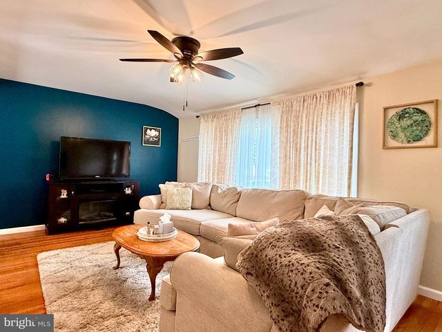 618 7TH AVE, Lindenwold, NJ 08021
