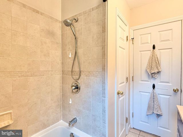618 7TH AVE, Lindenwold, NJ 08021