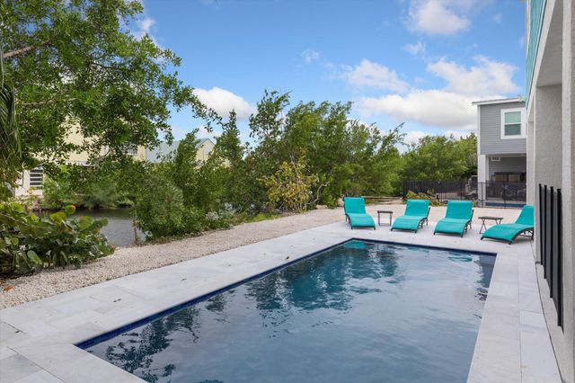 463 Lesrohde Drive, Ramrod Key, FL 33042