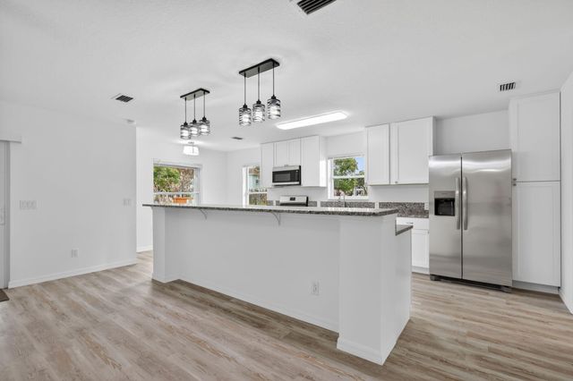 2206 S 34th Street, Fort Pierce, FL 34947