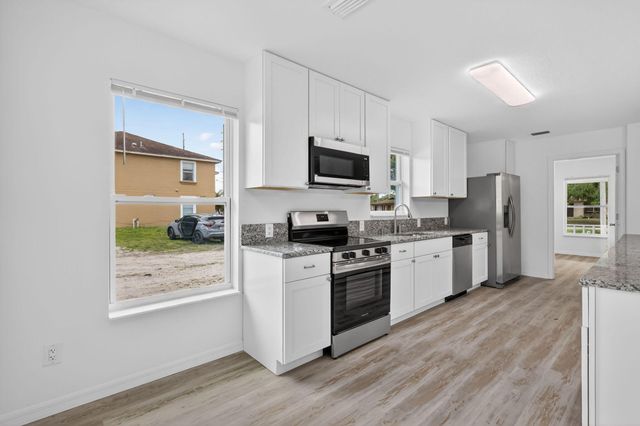 2206 S 34th Street, Fort Pierce, FL 34947