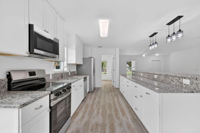 2206 S 34th Street, Fort Pierce, FL 34947
