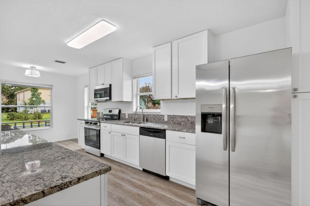 2206 S 34th Street, Fort Pierce, FL 34947