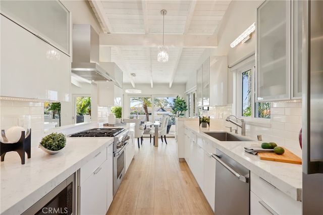 2000 Vista Cajon, Newport Beach, CA 92660