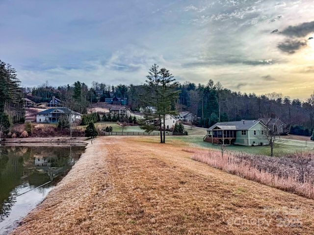 62 Crystal Cove Drive 4, Hendersonville, NC 28739