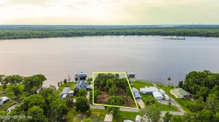 156 RIVERSHORE Drive, San Mateo, FL 32187