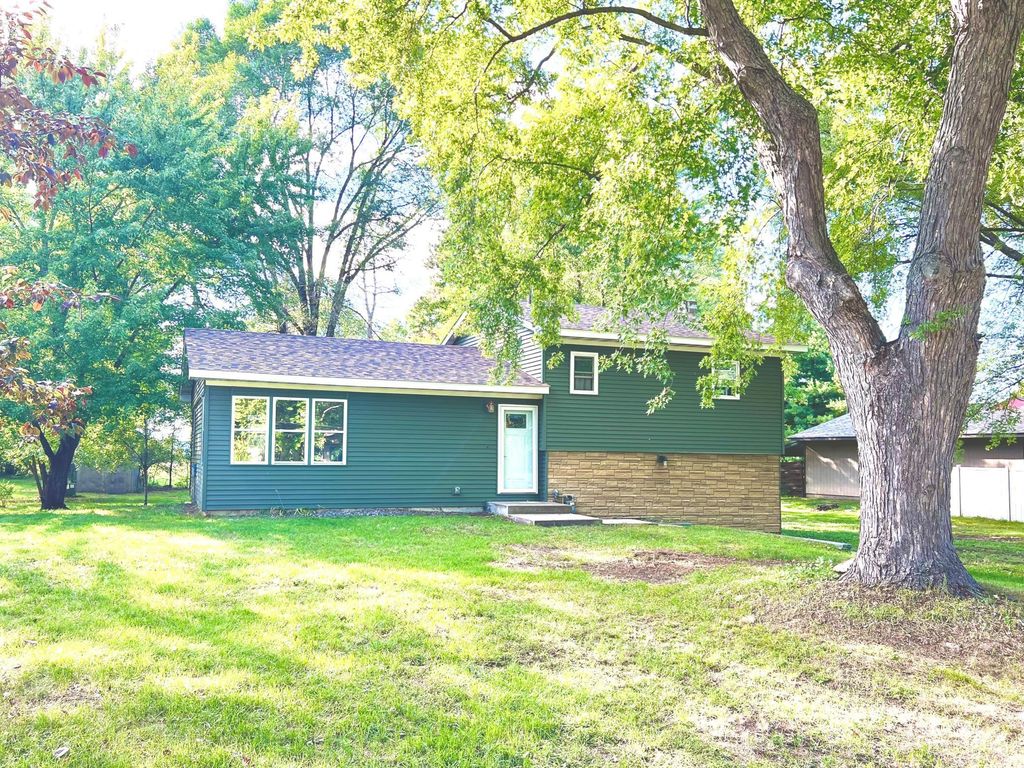 3207 90th Avenue, Princeton, MN 55371 — exterior
