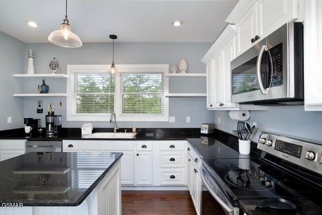 1150 Sanctuary Shores Way, Sevierville, TN 37876