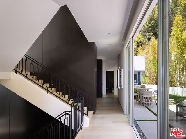 1895 Rising Glen Road, West Hollywood, CA 90069