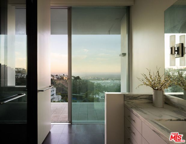 1895 Rising Glen Road, West Hollywood, CA 90069