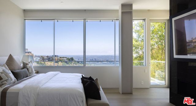 1895 Rising Glen Road, West Hollywood, CA 90069